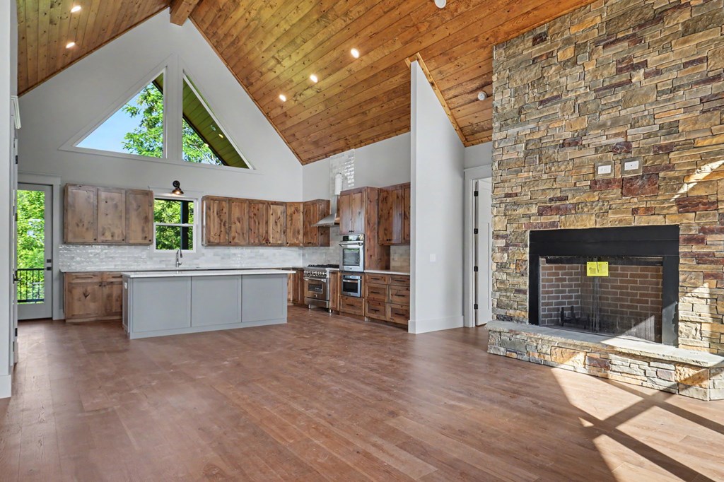 383 Rustic Barn Trail