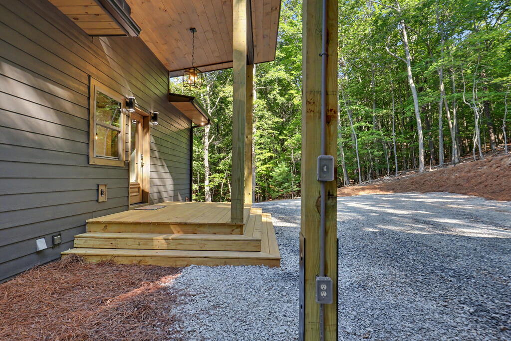48 Woodleaf Road