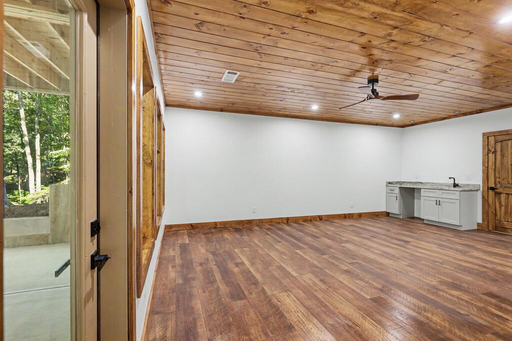 48 Woodleaf Road