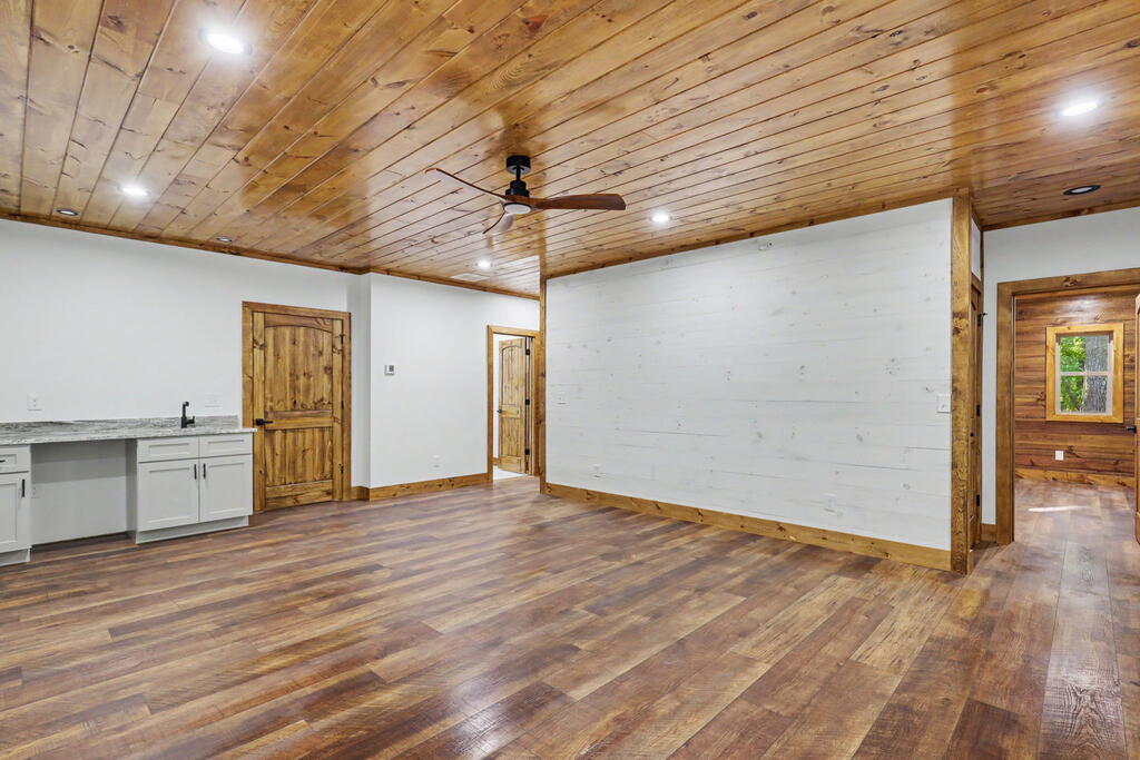 48 Woodleaf Road