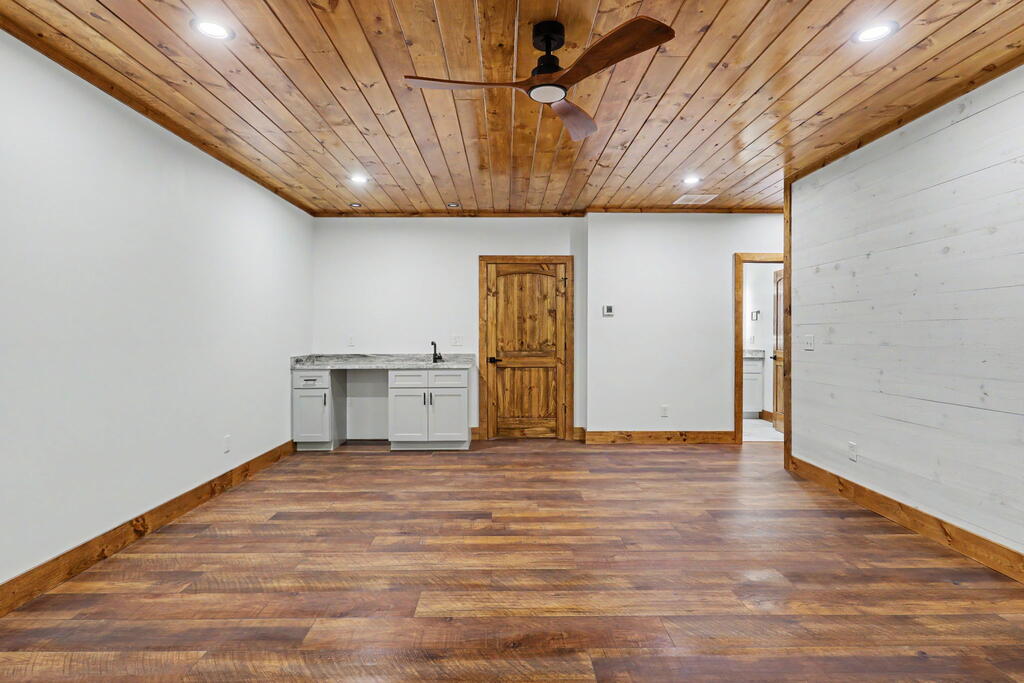 48 Woodleaf Road