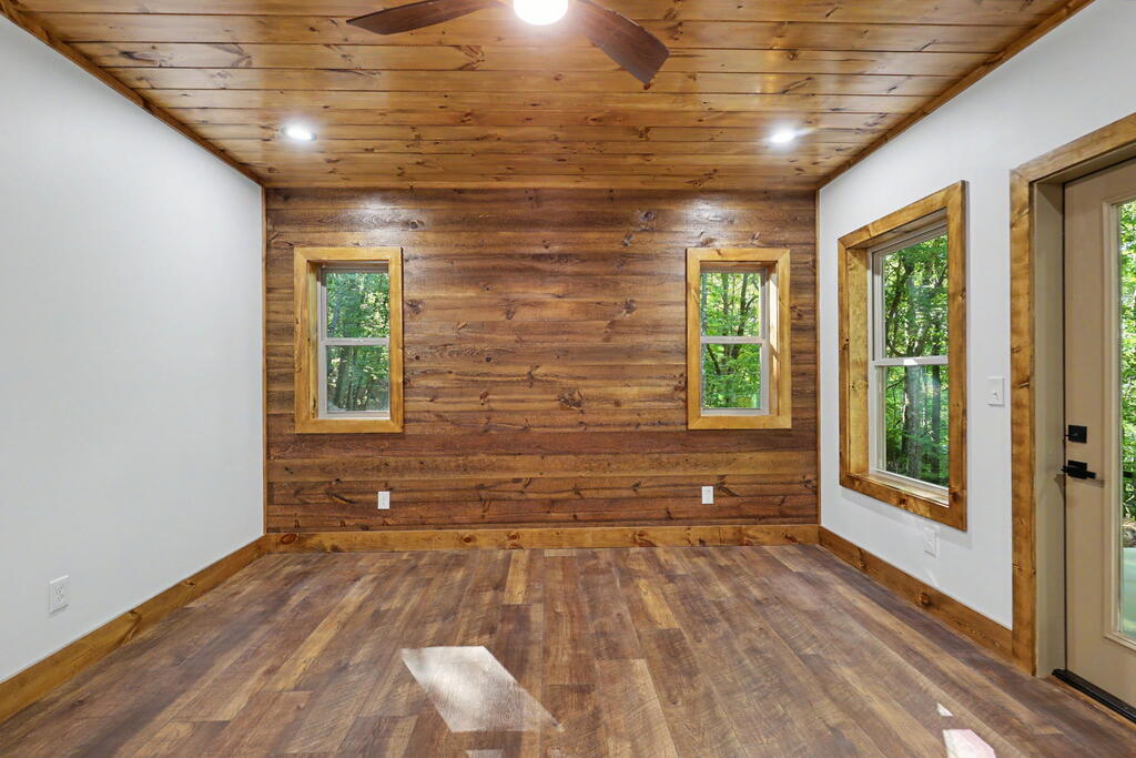 48 Woodleaf Road