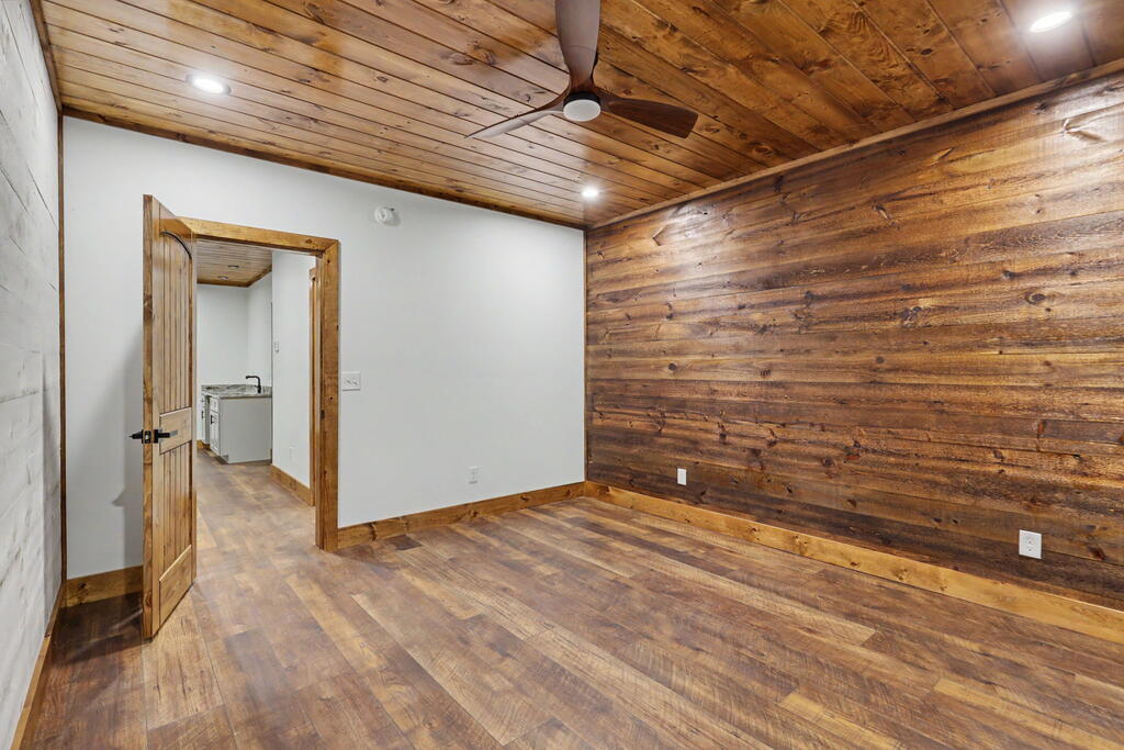 48 Woodleaf Road
