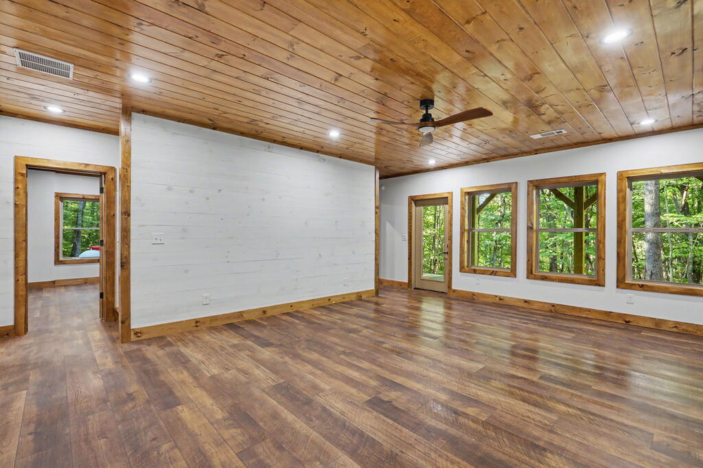 48 Woodleaf Road