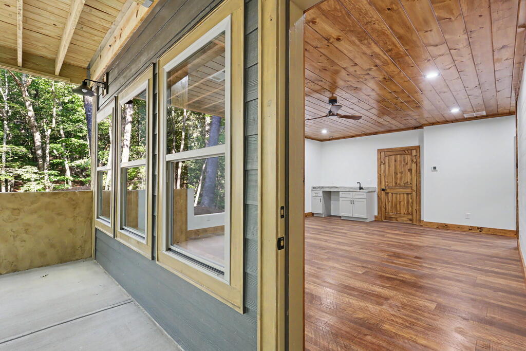 48 Woodleaf Road