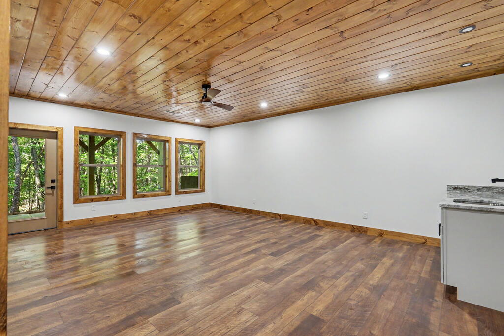 48 Woodleaf Road