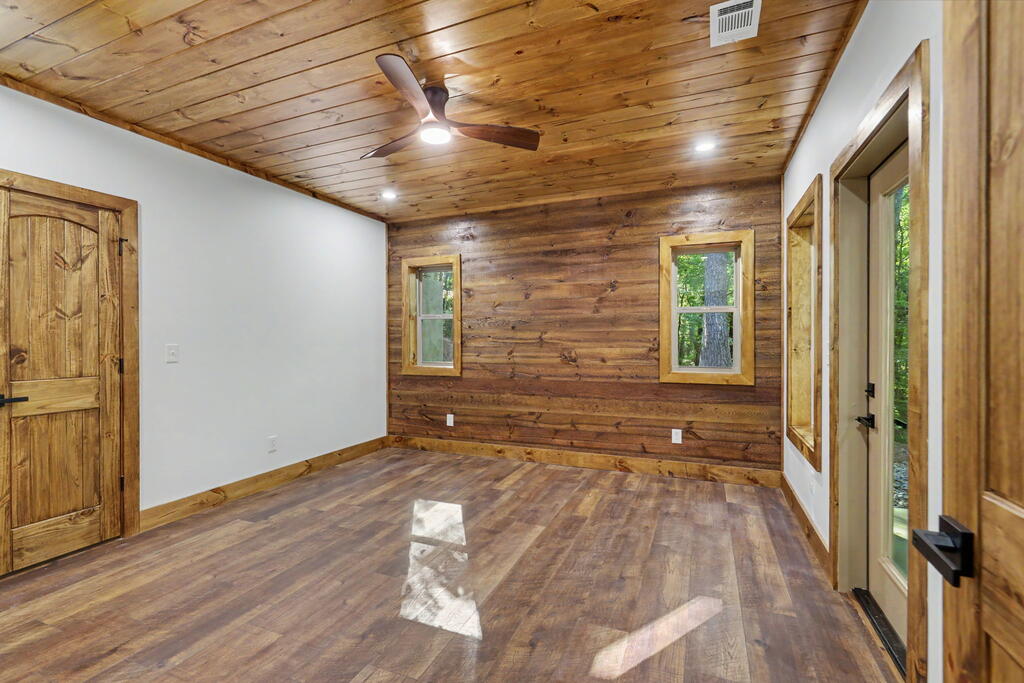 48 Woodleaf Road