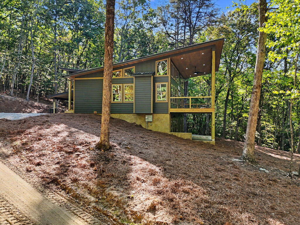 48 Woodleaf Road