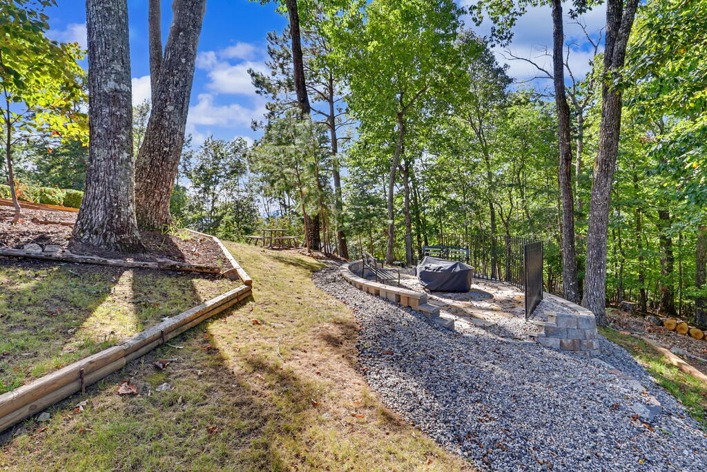 1035 Summit Way