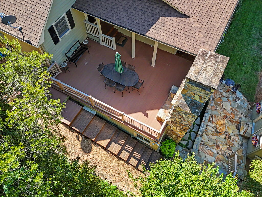 1035 Summit Way