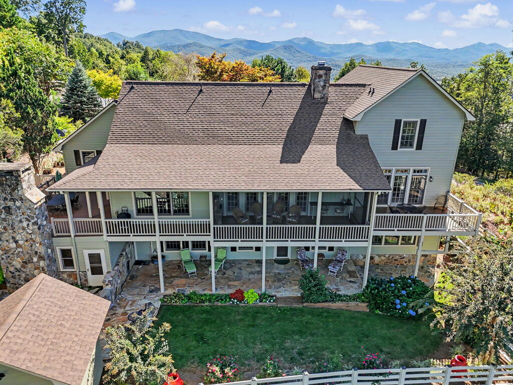 1035 Summit Way