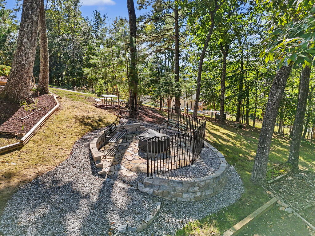 1035 Summit Way