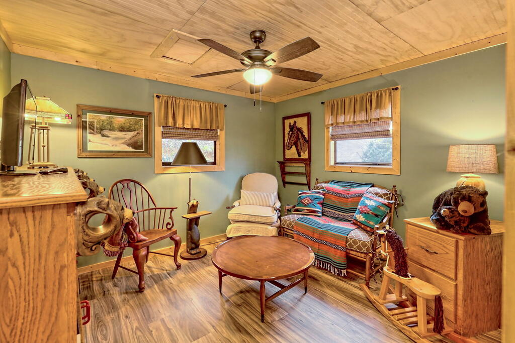 3195 Creekview Road