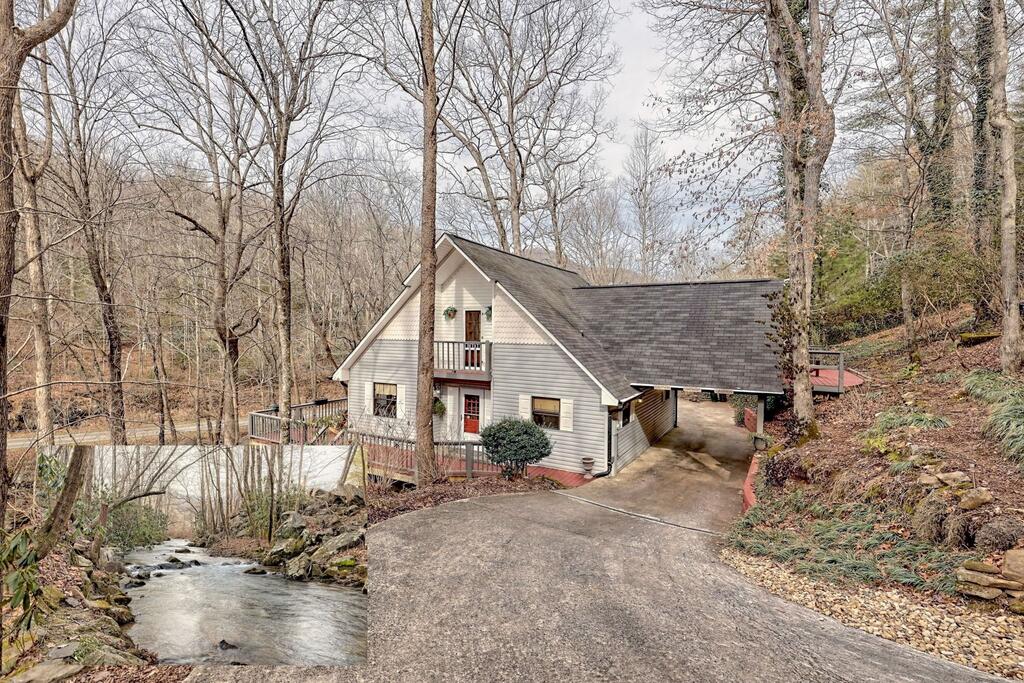 3195 Creekview Road