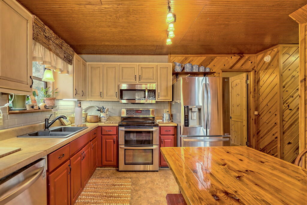 3195 Creekview Road