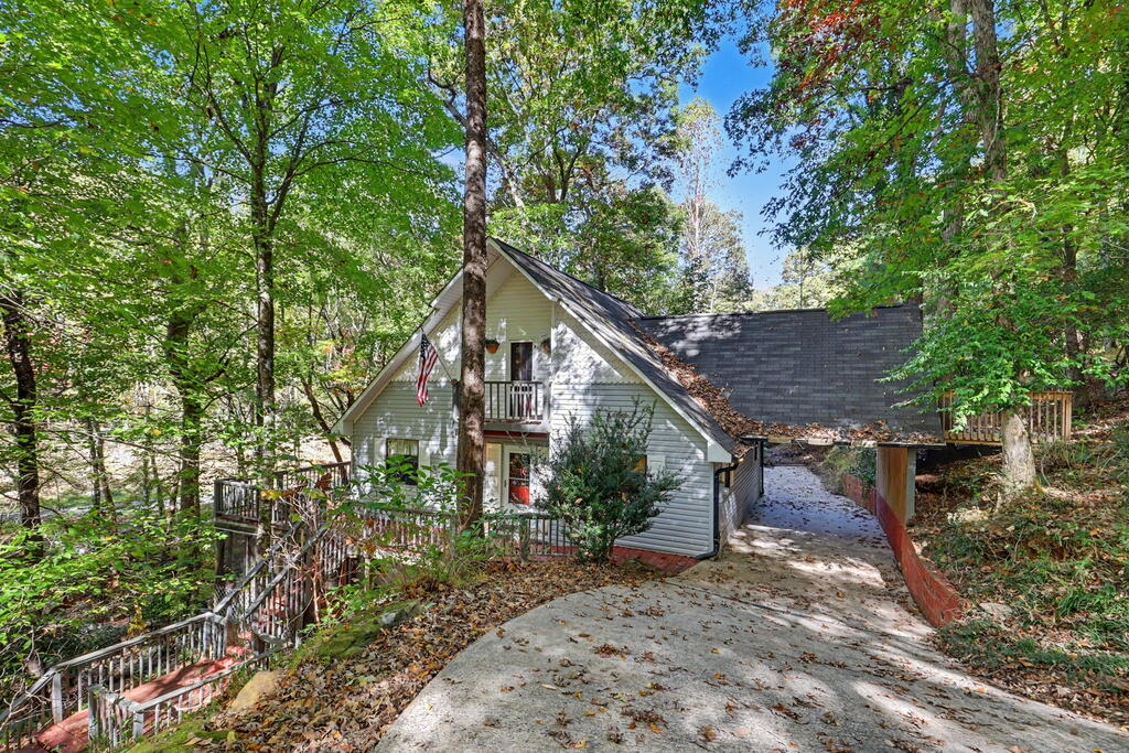 3195 Creekview Road