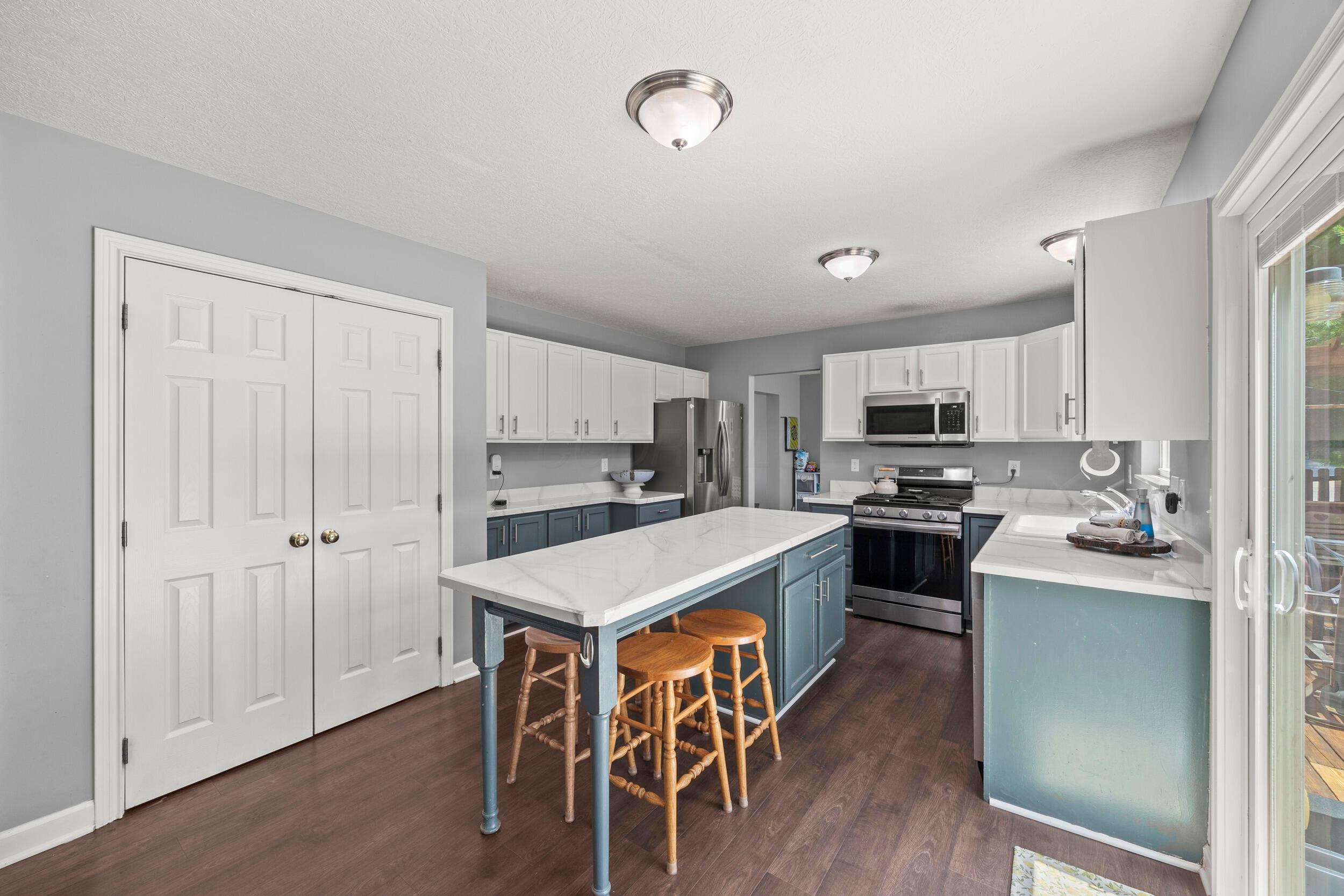 523 Herrogate Square