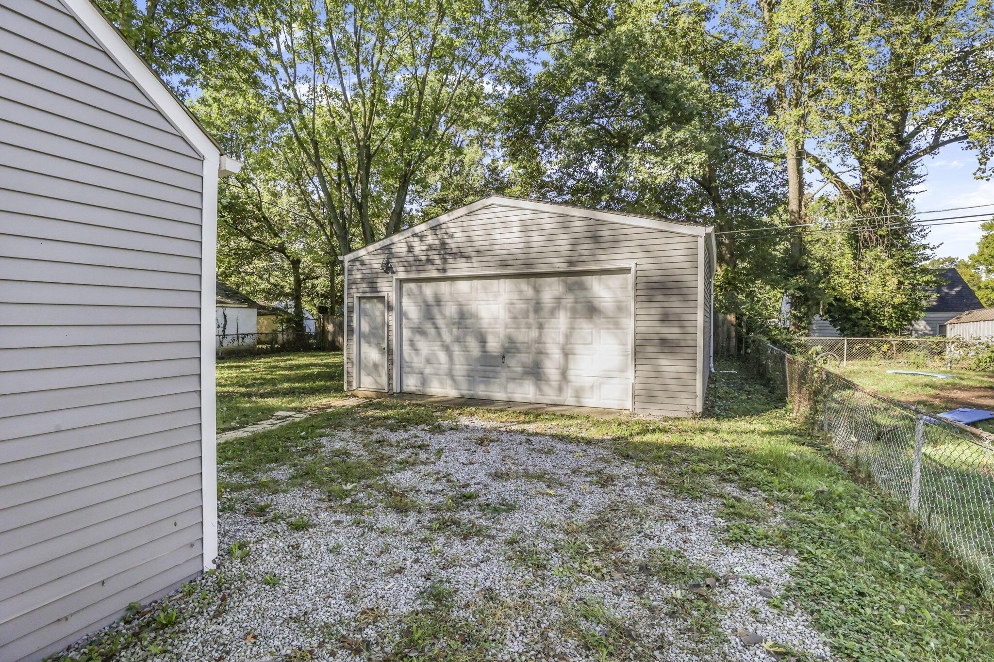 855 Dimson Drive E