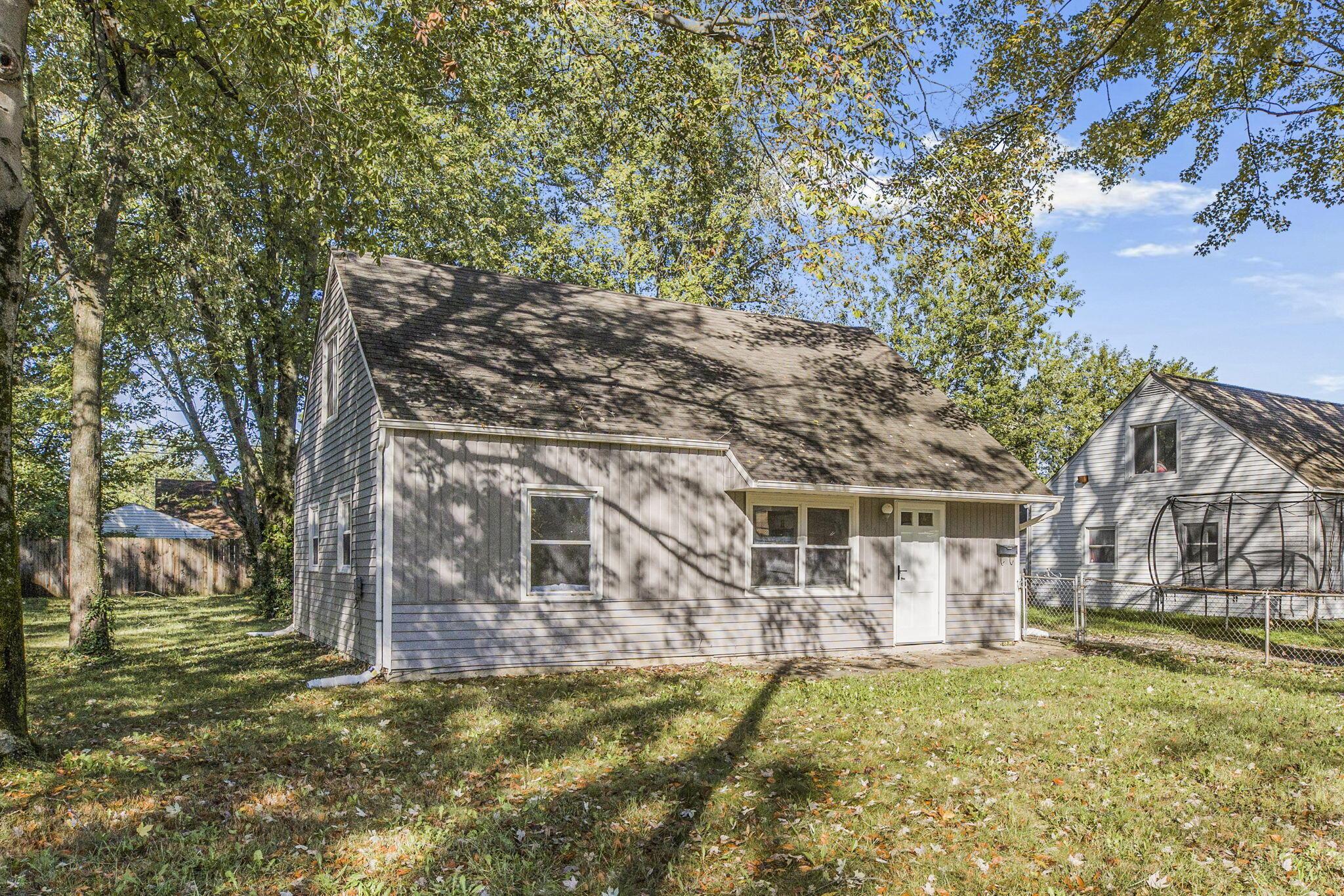 855 Dimson Drive E
