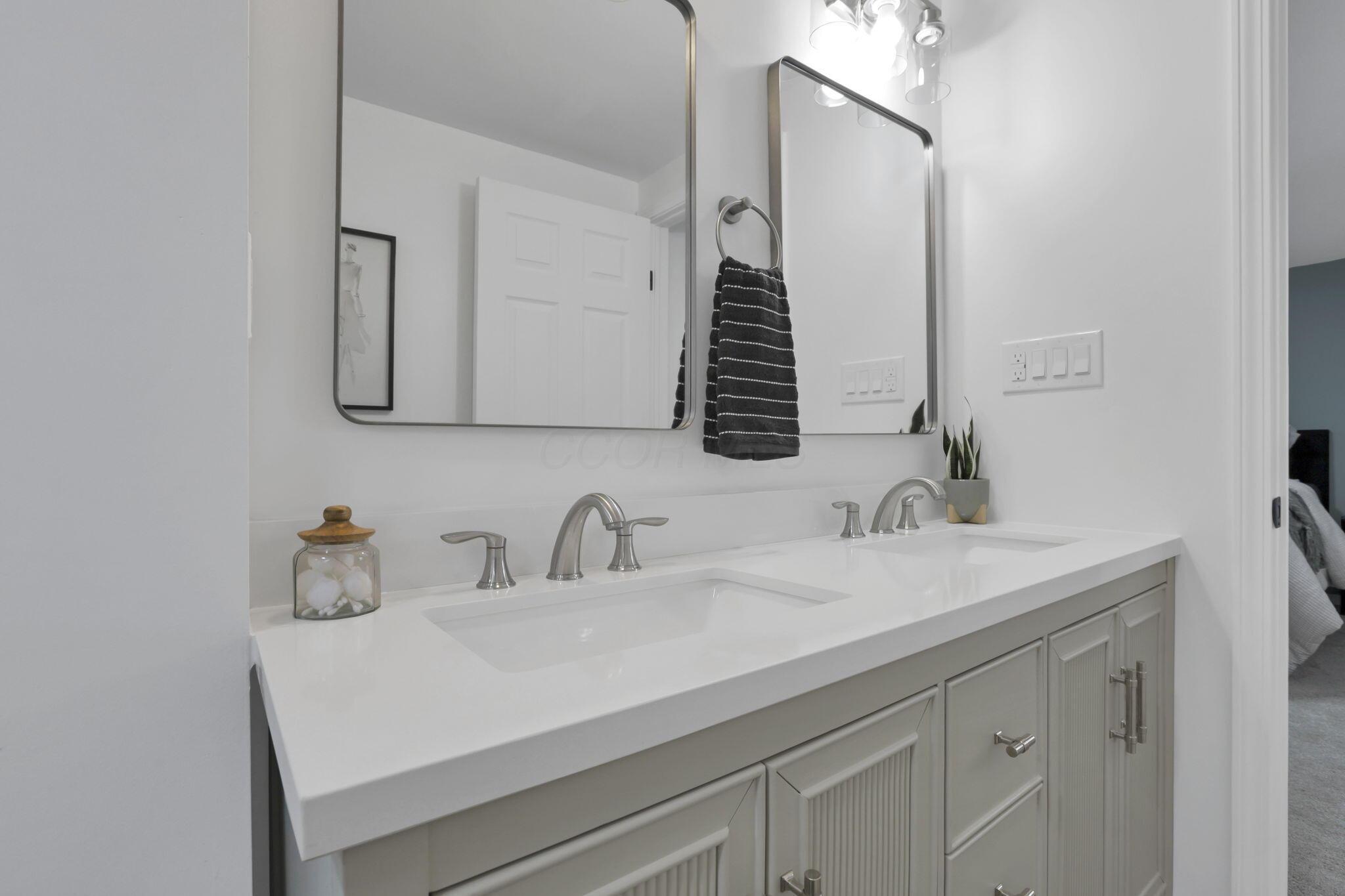 1128 Alexandria Road