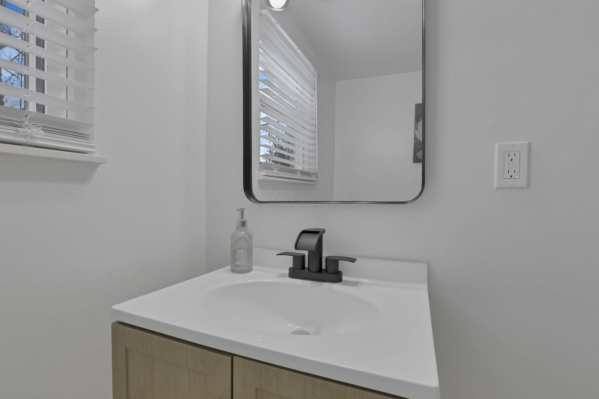 1128 Alexandria Road