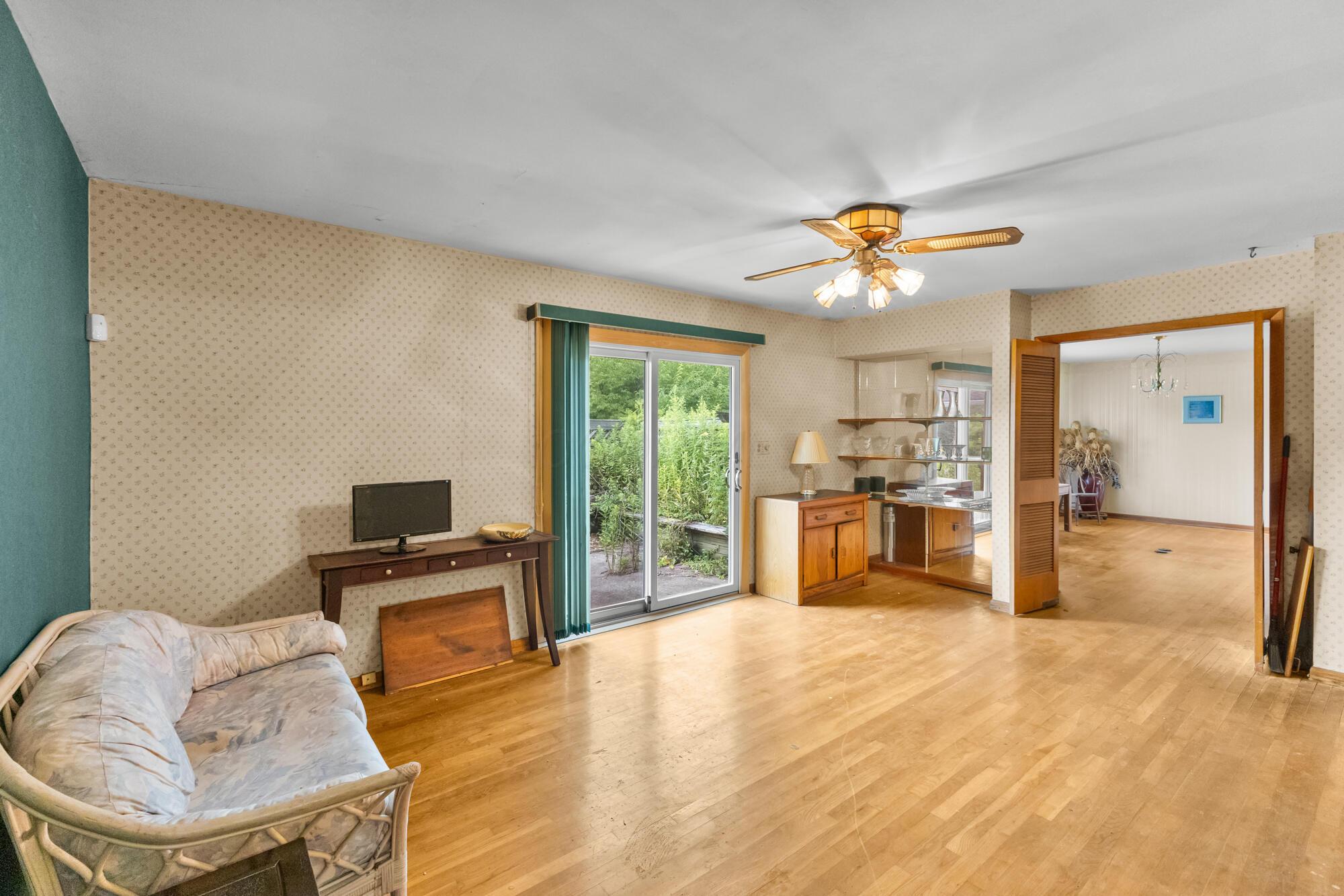 975 Lornaberry Lane