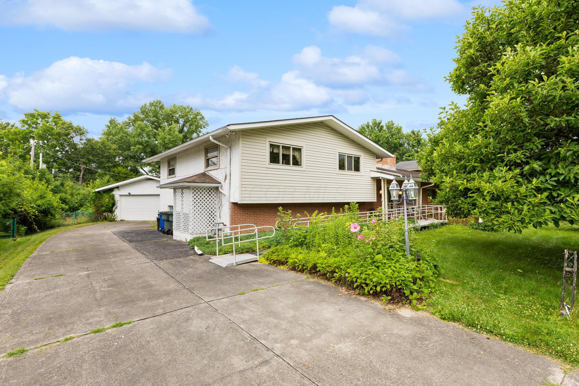 975 Lornaberry Lane