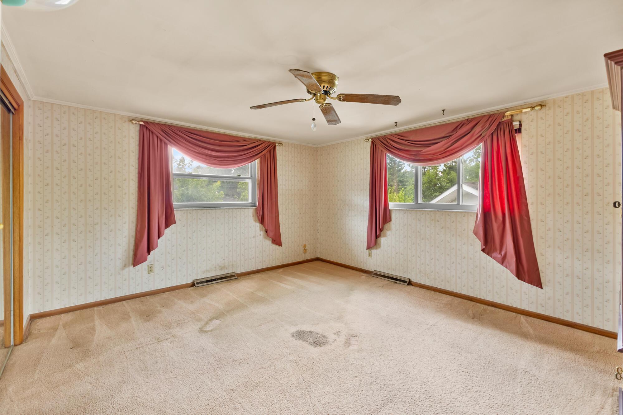 975 Lornaberry Lane