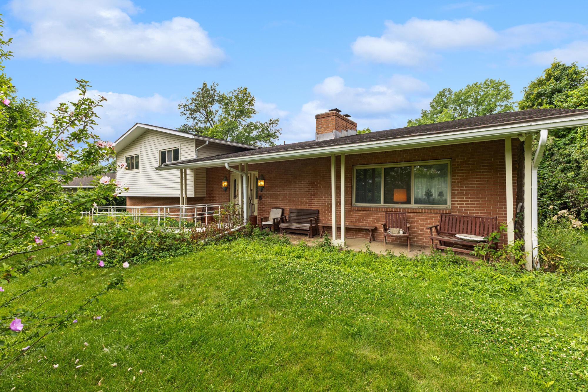 975 Lornaberry Lane