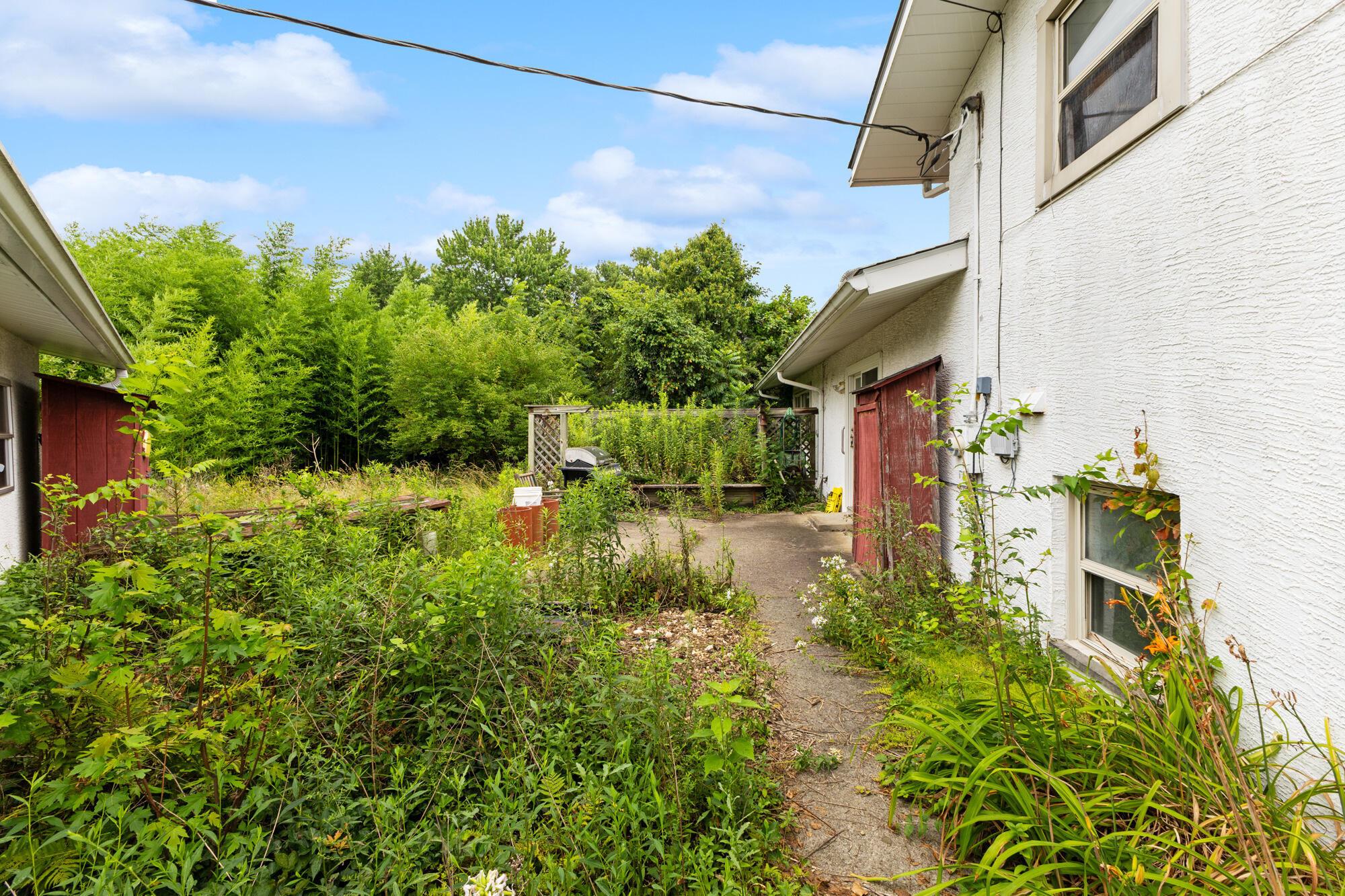 975 Lornaberry Lane