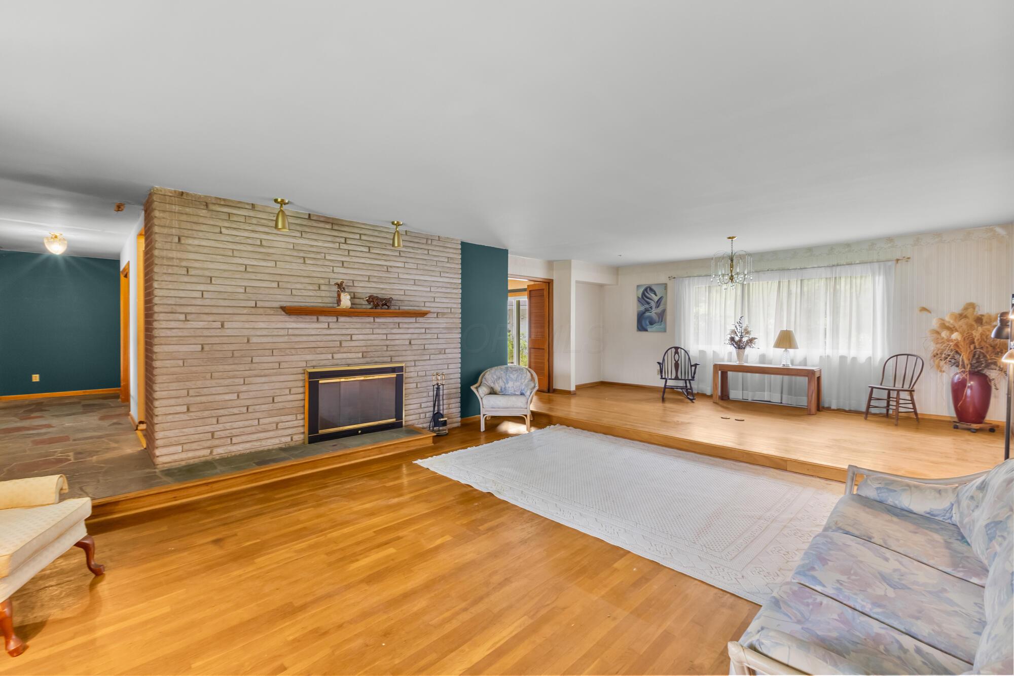 975 Lornaberry Lane