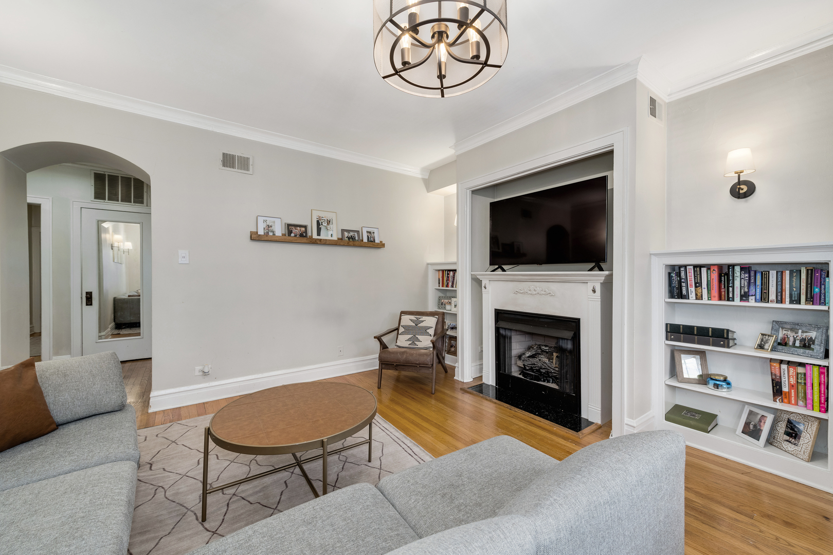 1147 W Lill Avenue Unit: 1W