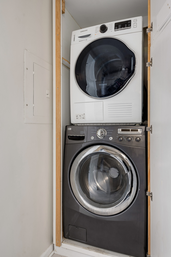 1147 W Lill Avenue Unit: 1W