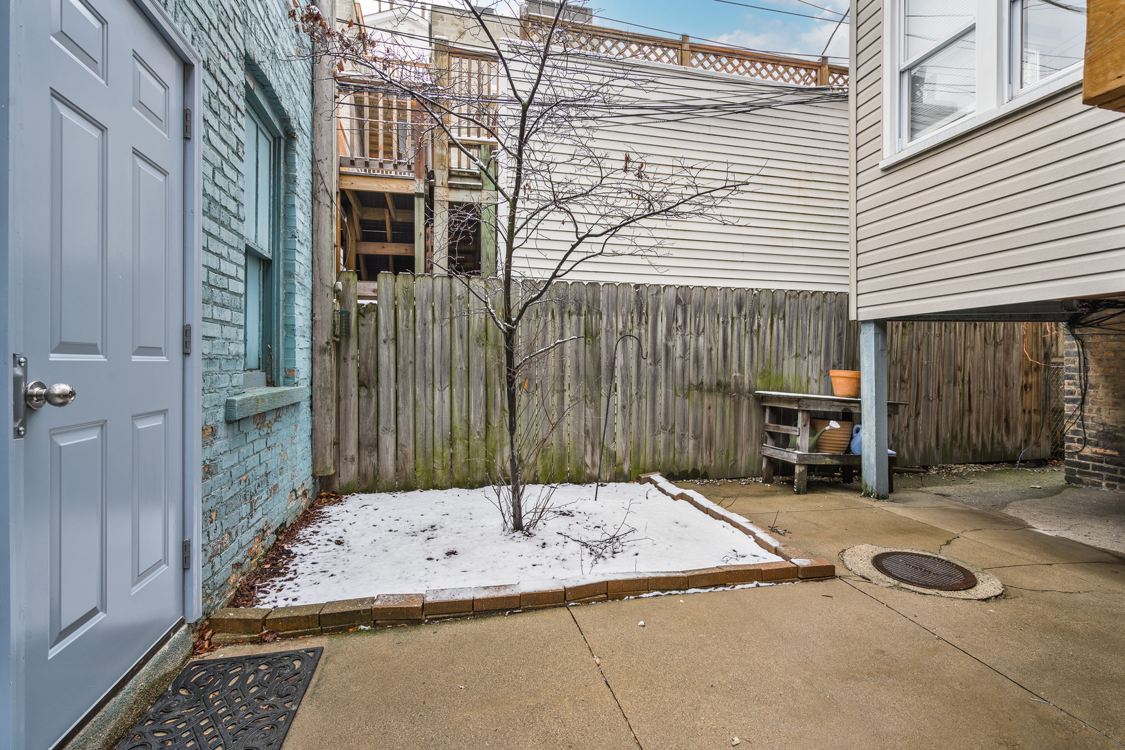1147 W Lill Avenue Unit: 1W