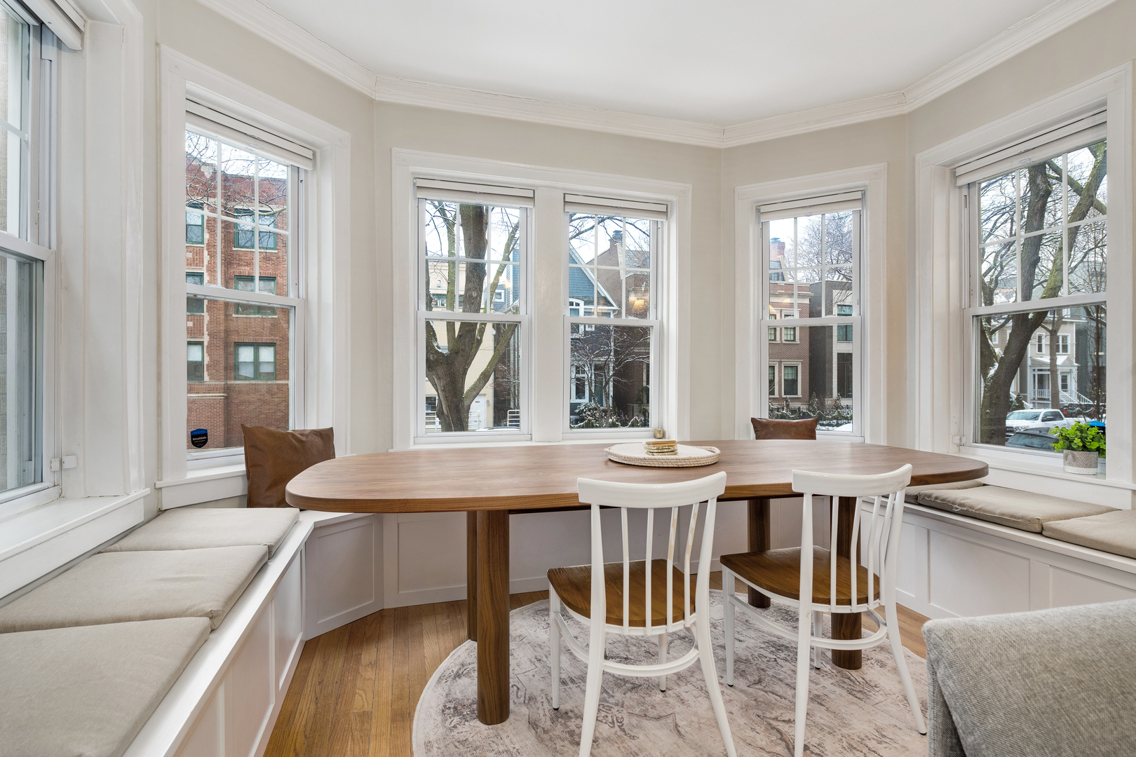 1147 W Lill Avenue Unit: 1W