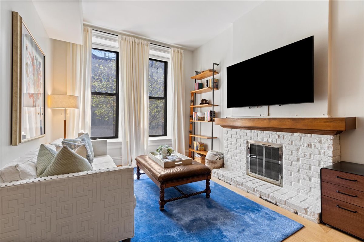 158 W Burton Place Unit: 1