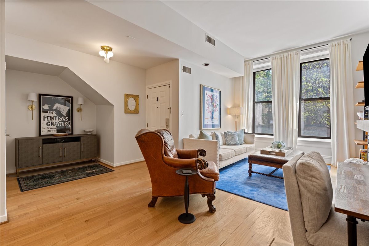 158 W Burton Place Unit: 1