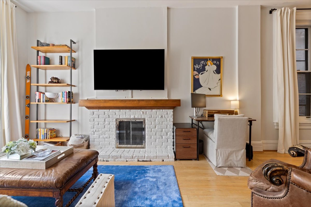 158 W Burton Place Unit: 1