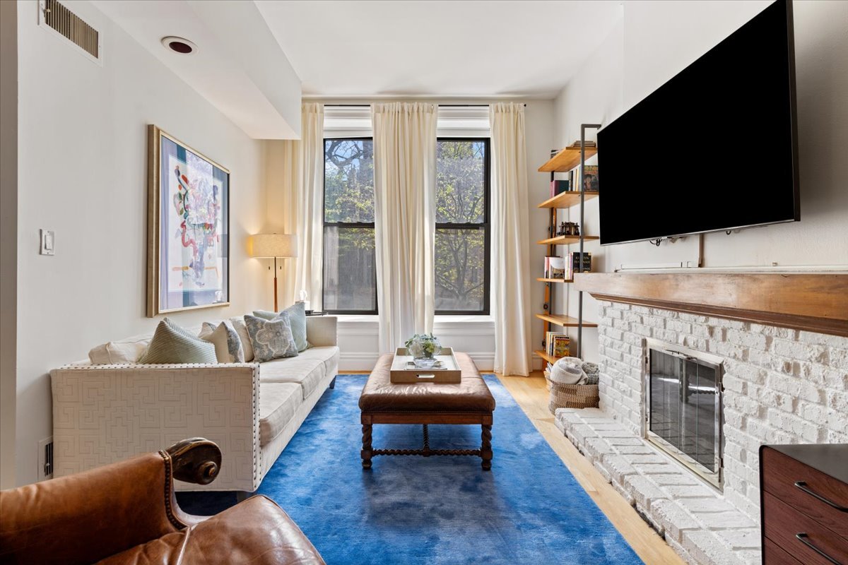 158 W Burton Place Unit: 1