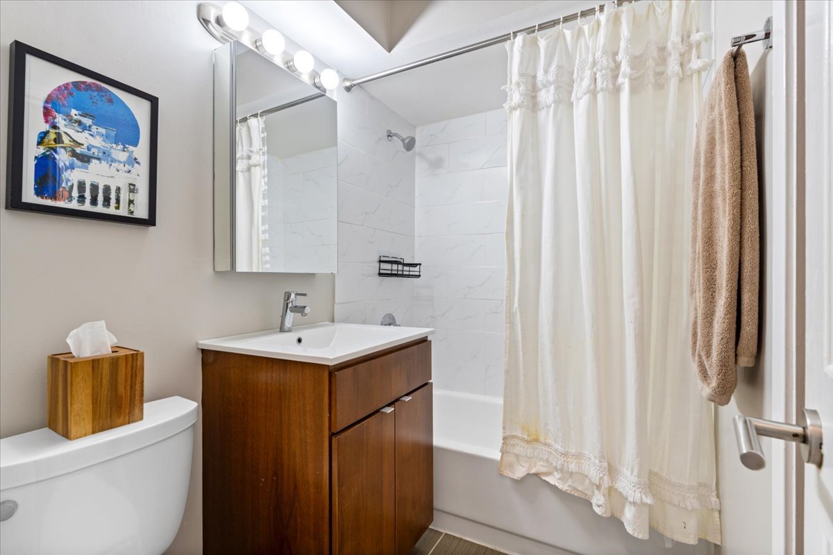 158 W Burton Place Unit: 1