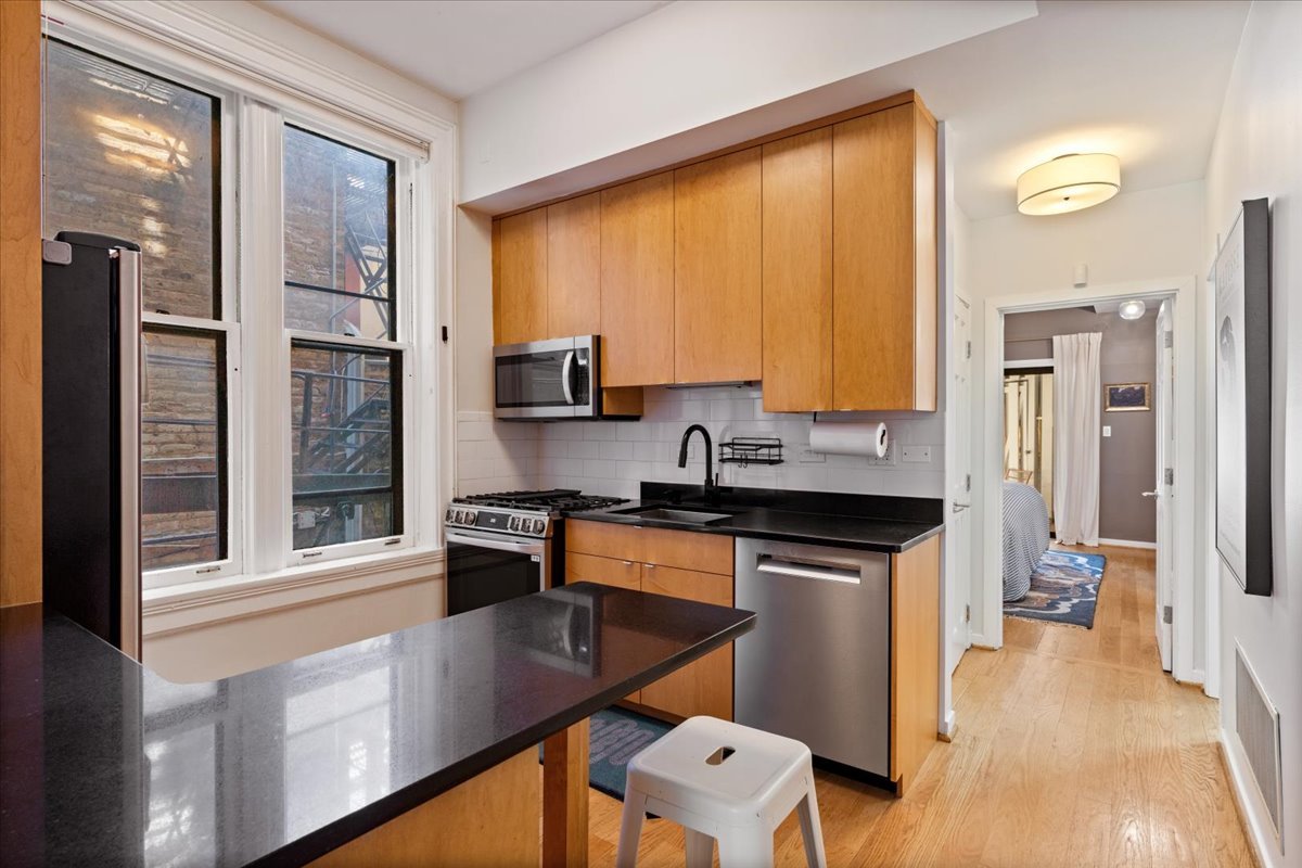 158 W Burton Place Unit: 1