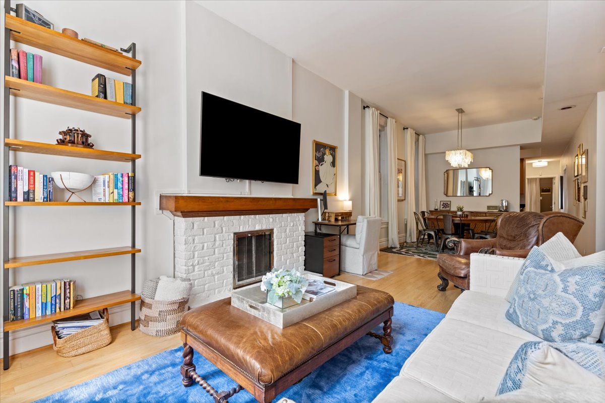 158 W Burton Place Unit: 1