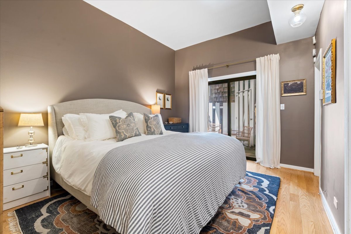 158 W Burton Place Unit: 1