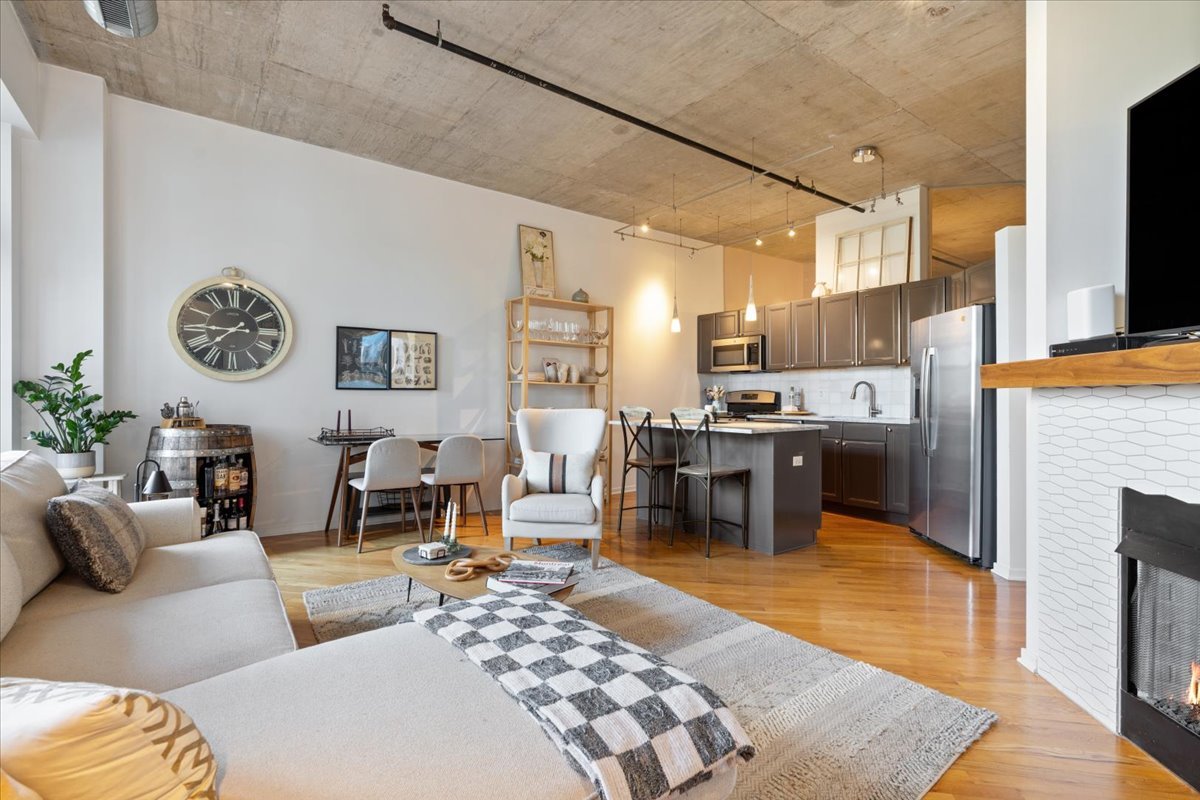 849 N Franklin Street Unit: 509
