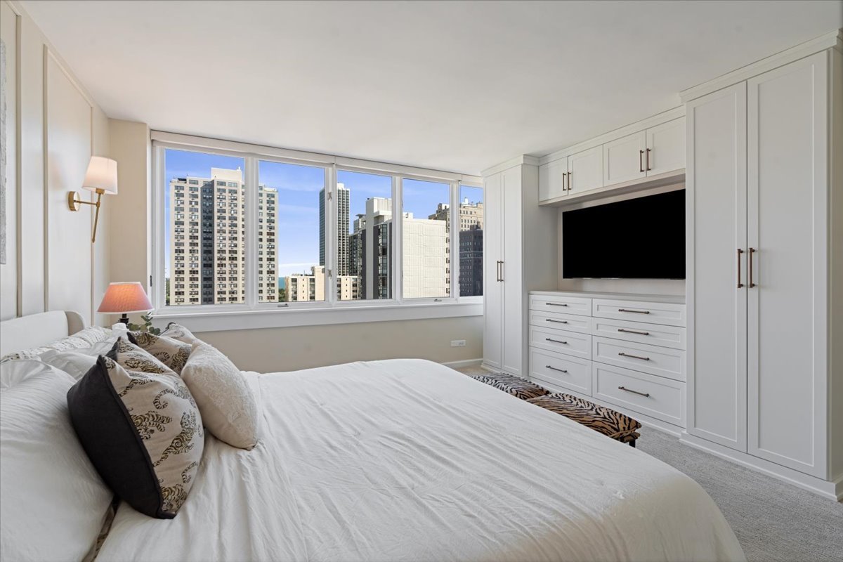 1 E Schiller Street Unit: 16C