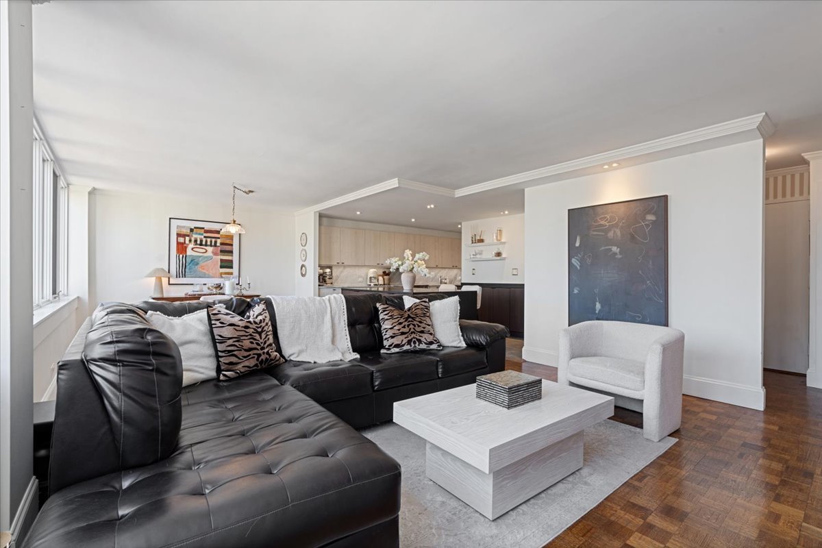 1 E Schiller Street Unit: 16C