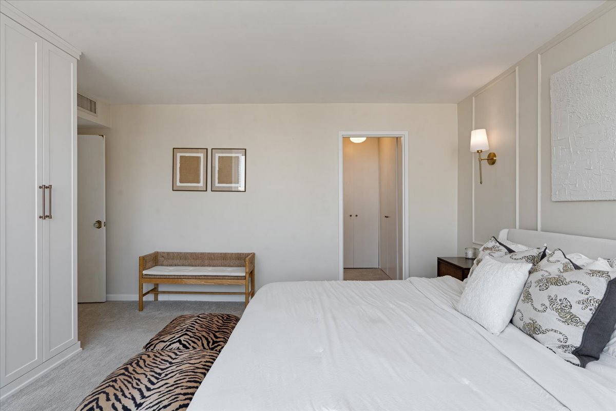 1 E Schiller Street Unit: 16C