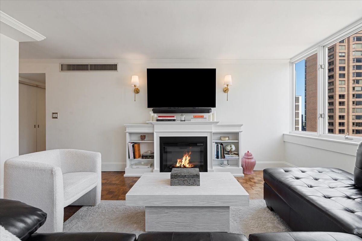 1 E Schiller Street Unit: 16C
