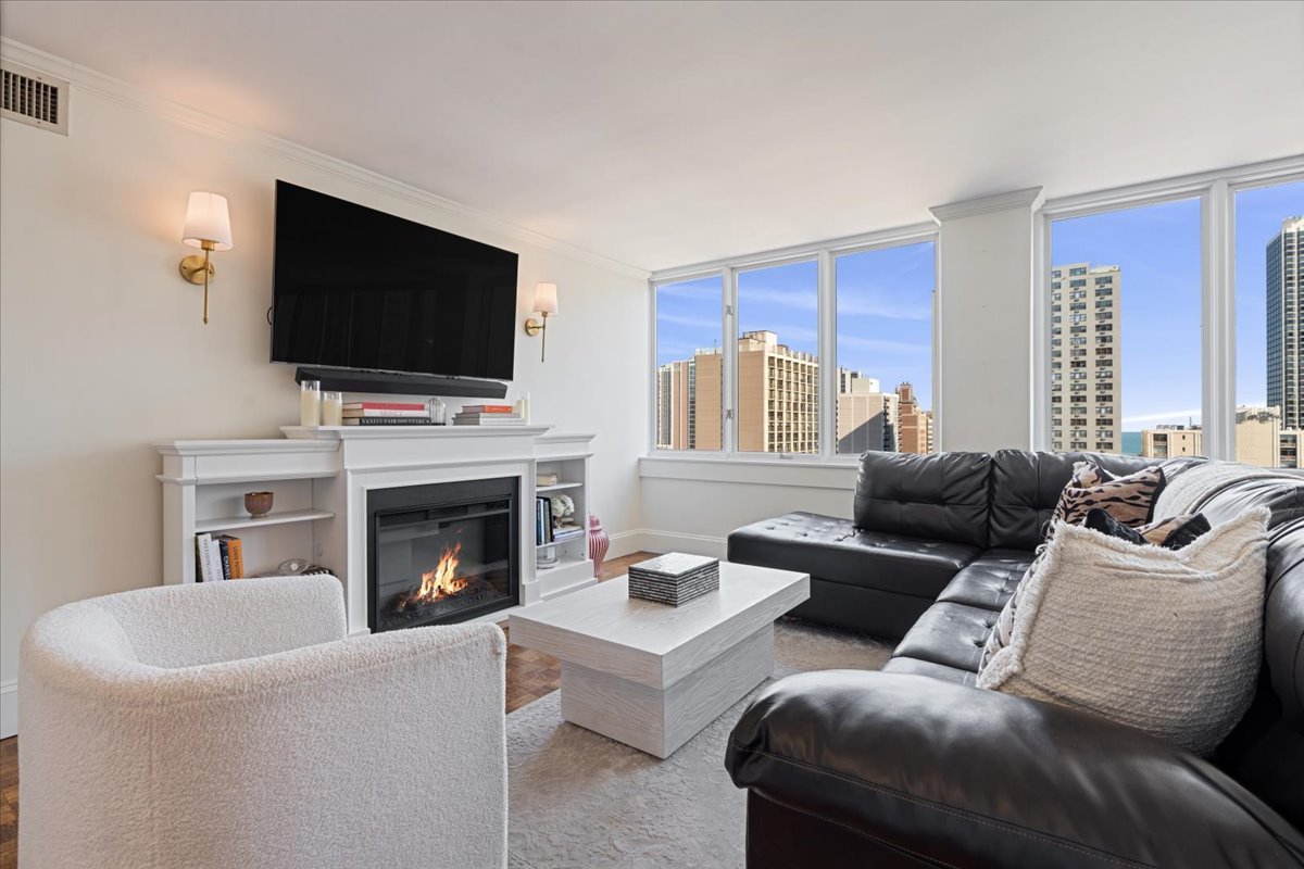 1 E Schiller Street Unit: 16C