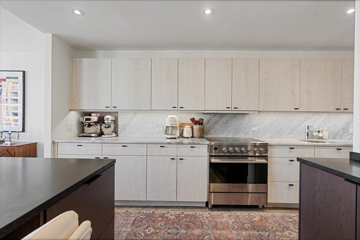 1 E Schiller Street Unit: 16C